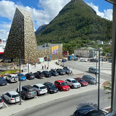 Andalsnes Sentrum Apartment No1 Екстер'єр фото